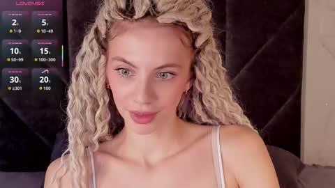 Mia online show from October 28, 9:04 am