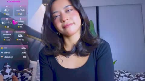 Mia online show from November 11, 3:09 pm