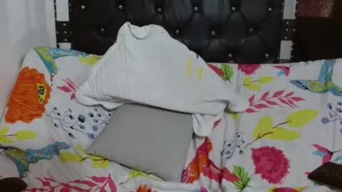 mia_vega1 online show from February 7, 10:57 pm