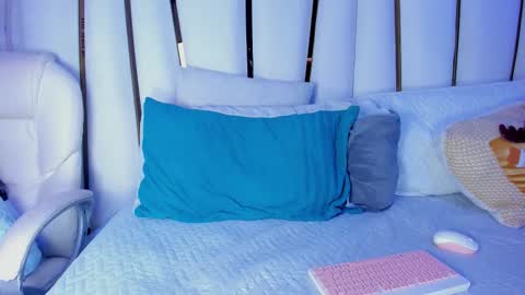 mia_vy online show from November 25, 3:20 am