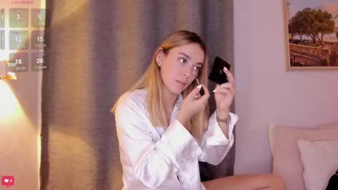 Mia White  online show from September 23, 1:20 pm