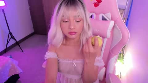 Snapshot of miaa_06 chatting on October 15, 1:30 am mia nicolle online show from October 15, 1:30 am