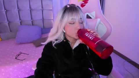 Snapshot of miaa_06 chatting on September 20, 2:43 am mia nicolle online show from September 20, 2:43 am