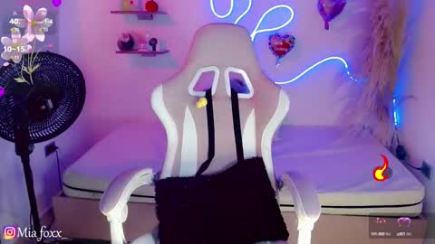 Snapshot of miaa_foxx_ chatting on February 1, 9:08 pm Mia online show from February 1, 9:08 pm