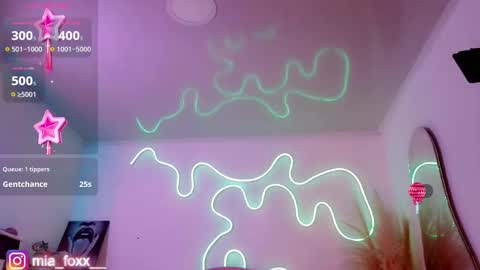 Snapshot of miaa_foxx_ chatting on October 4, 12:49 am Mia online show from October 4, 12:49 am