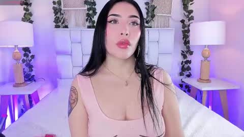 Mia online show from October 18, 11:46 am