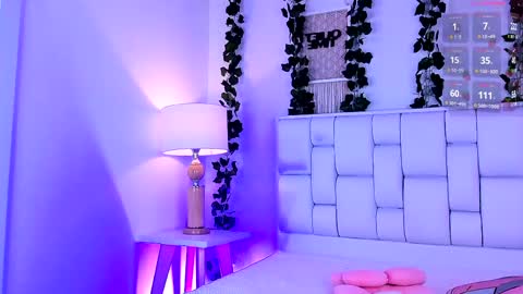 Mia online show from May 28, 11:30 am