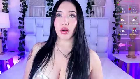 Mia online show from November 21, 11:56 am