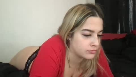 Mia Moji online show from November 14, 2:17 pm