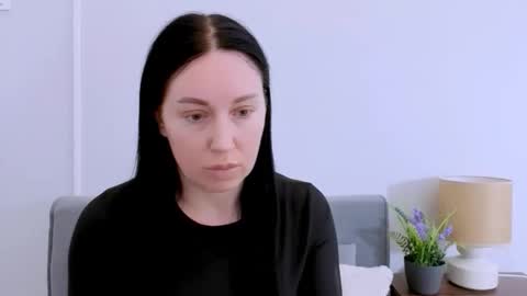 Mia online show from April 7, 3:36 pm