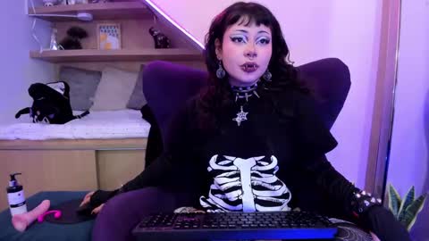Snapshot of miaamane chatting on February 2, 12:57 pm Mia online show from February 2, 12:57 pm