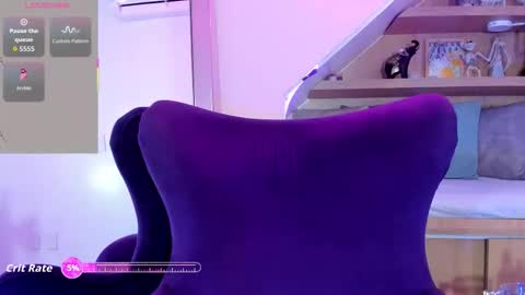 Snapshot of miaamane chatting on October 3, 4:39 am Mia online show from October 3, 4:39 am