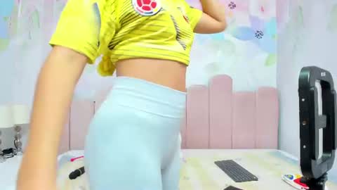 Mia online show from July 4, 3:35 am