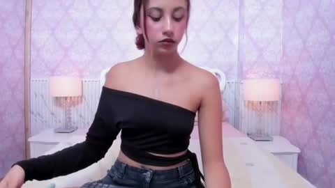 Mia online show from June 26, 5:20 am