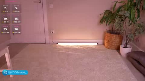 miablueye online show from November 4, 2:44 pm