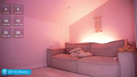 miablueye online show from September 24, 6:45 am