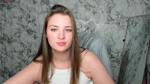 Mia online show from March 18, 8:36 pm