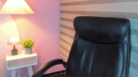 miabunny   online show from May 20, 3:47 am