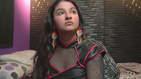 Snapshot of miadimota chatting on October 17, 4:37 am Mia online show from October 17, 4:37 am