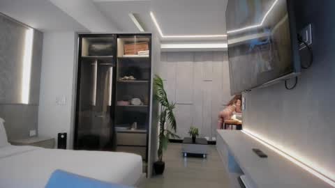 Mia online show from March 25, 8:56 pm