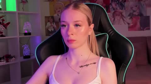 Mia online show from November 27, 6:05 am