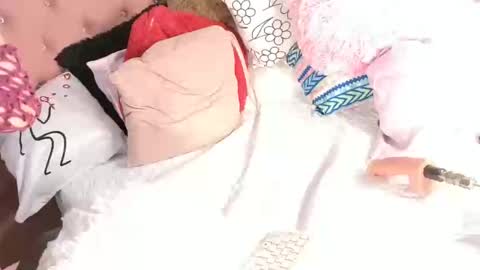 Mia online show from December 28, 10:44 pm