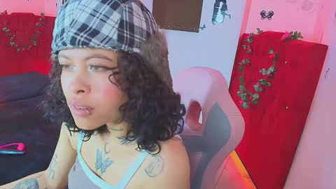 Snapshot of miahernadez303av chatting on September 11, 2:12 am MIA VELEZ online show from September 11, 2:12 am