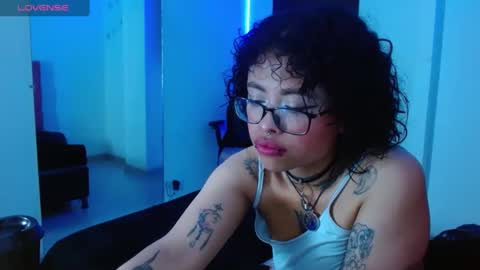 Snapshot of miahernadez303av chatting on January 30, 1:55 am MIA VELEZ online show from January 30, 1:55 am
