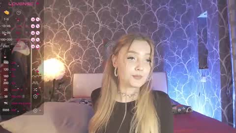 Mia online show from March 2, 3:19 pm