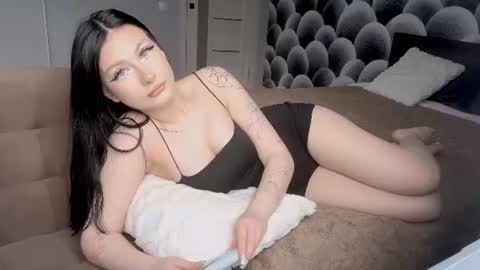 Mia online show from June 24, 5:06 am