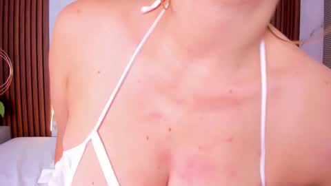 Snapshot of miamiller69 chatting on October 1, 5:34 am Mia online show from October 1, 5:34 am