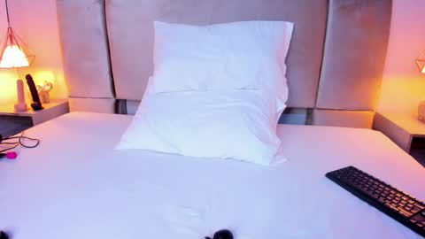 Snapshot of miamiller69 chatting on September 28, 4:52 am Mia online show from September 28, 4:52 am