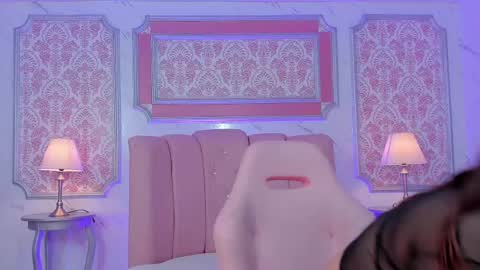 Mia   -5 7001400 Follow  online show from March 11, 12:50 pm