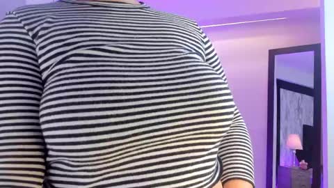 Mia   -5 7001400 Follow  online show from May 30, 2:59 pm