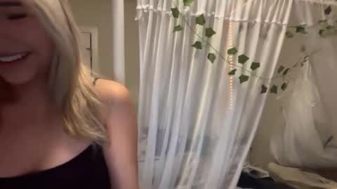 Mia online show from February 26, 5:06 am