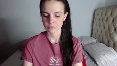 Snapshot of miarobinn_ chatting on December 4, 1:25 am miarobinn_ online show from December 4, 1:25 am