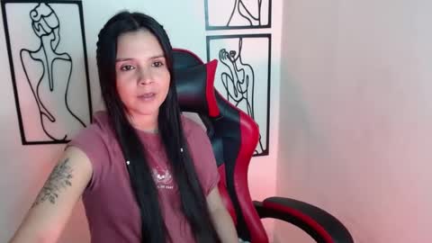 miarobinn_ online show from July 14, 4:11 pm
