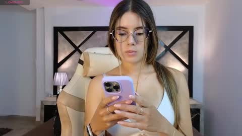 Mia online show from March 11, 8:22 pm