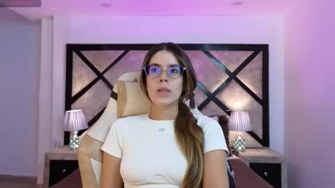 Mia online show from March 3, 8:26 pm