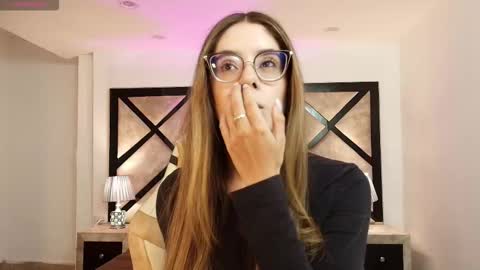 Mia online show from February 4, 7:17 pm