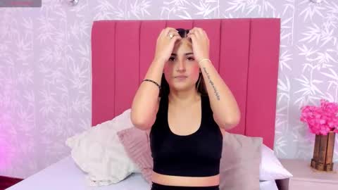 Mia  online show from December 3, 11:45 am