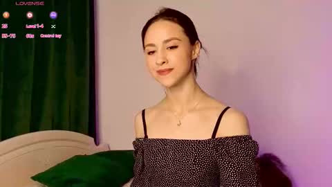 Mia online show from December 1, 6:39 am