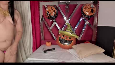 Snapshot of micaelahott_ chatting on October 18, 4:48 am micaelahott_ online show from October 18, 4:48 am