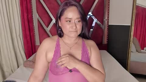 Snapshot of micaelahott_ chatting on September 14, 6:22 am micaelahott_ online show from September 14, 6:22 am