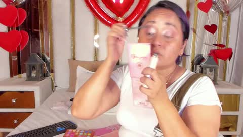 Snapshot of micaelahott_ chatting on February 25, 2:47 am micaelahott_ online show from February 25, 2:47 am