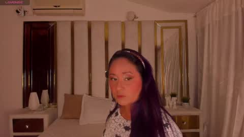 Snapshot of micaelahott_ chatting on December 31, 2:51 am micaelahott_ online show from December 31, 2:51 am