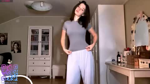 Emily online show from February 8, 2:54 pm