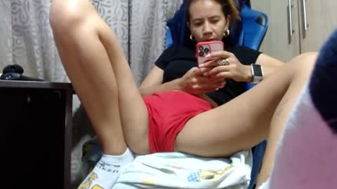 Snapshot of miculohot chatting on February 18, 12:05 am vanesa sexy online show from February 18, 12:05 am