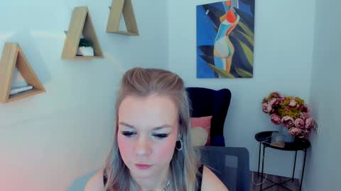 midnighteaura online show from April 19, 11:10 am