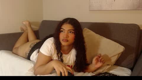 Snapshot of miel_alisha chatting on October 17, 1:36 pm miel online show from October 17, 1:36 pm